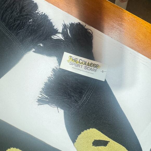 NWT Purdue University Boilermakers Unisex Scarf fringe winter black gold - Picture 3 of 4